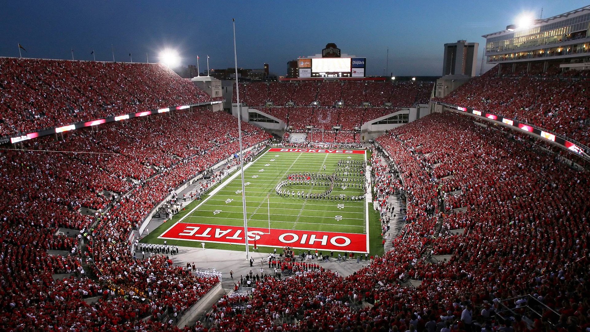 MotoGP美洲站 马奎斯再演极限救车奇迹 摔车边缘完成惊险救车